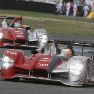 Audi R15 runs over a photographer at Le Mans