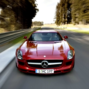 David Coulthard thrashing a SLS around the Isle of Man